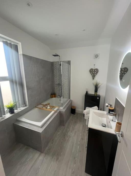 Brand New Stunning Family House Villa Блекпул Екстериор снимка